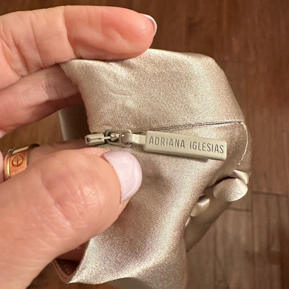 Adriana Iglesias Beige or Nude Belle Button Front Silk Midi Skirt Sz 36 or XS/S - Picture 4 of 11